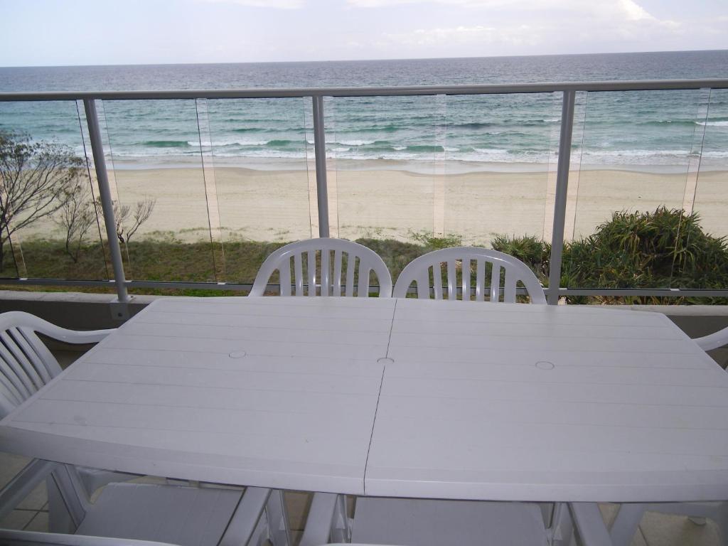 Pacific Surf Absolute Beachfront Apartments Голд-Кост Номер фото