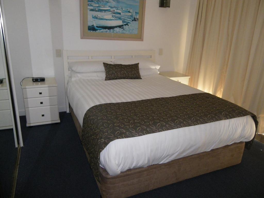 Pacific Surf Absolute Beachfront Apartments Голд-Кост Номер фото